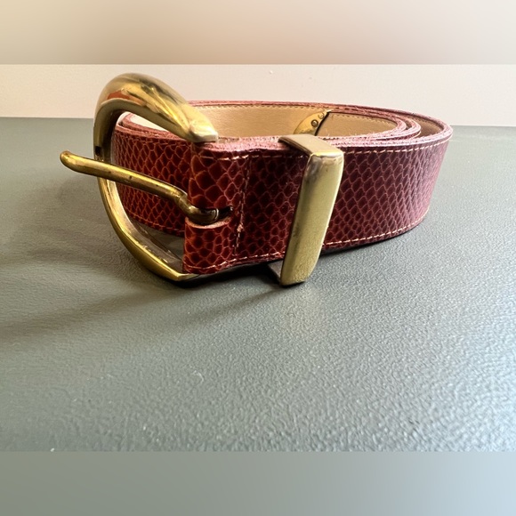 Emmanuel “Canadian Made” leather belt with gold accents - Picture 2 of 7